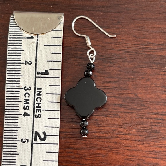 Carved clover black onyx solid sterling silver drop earrings - Picture 3 of 5
